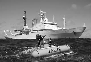 Tauchboot Jago mit Mutterschiff